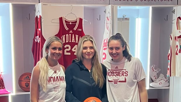 Sydney Parrish, Sydney Fenn and Mackenzie Holmes pose for a photo.